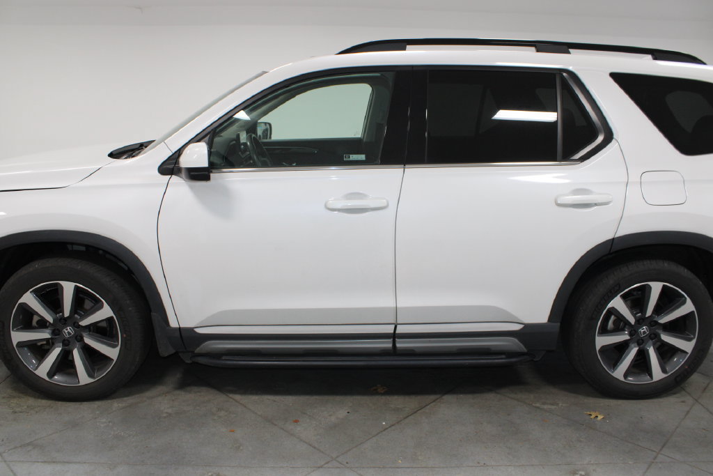 Used 2023 Honda Pilot Touring image 6