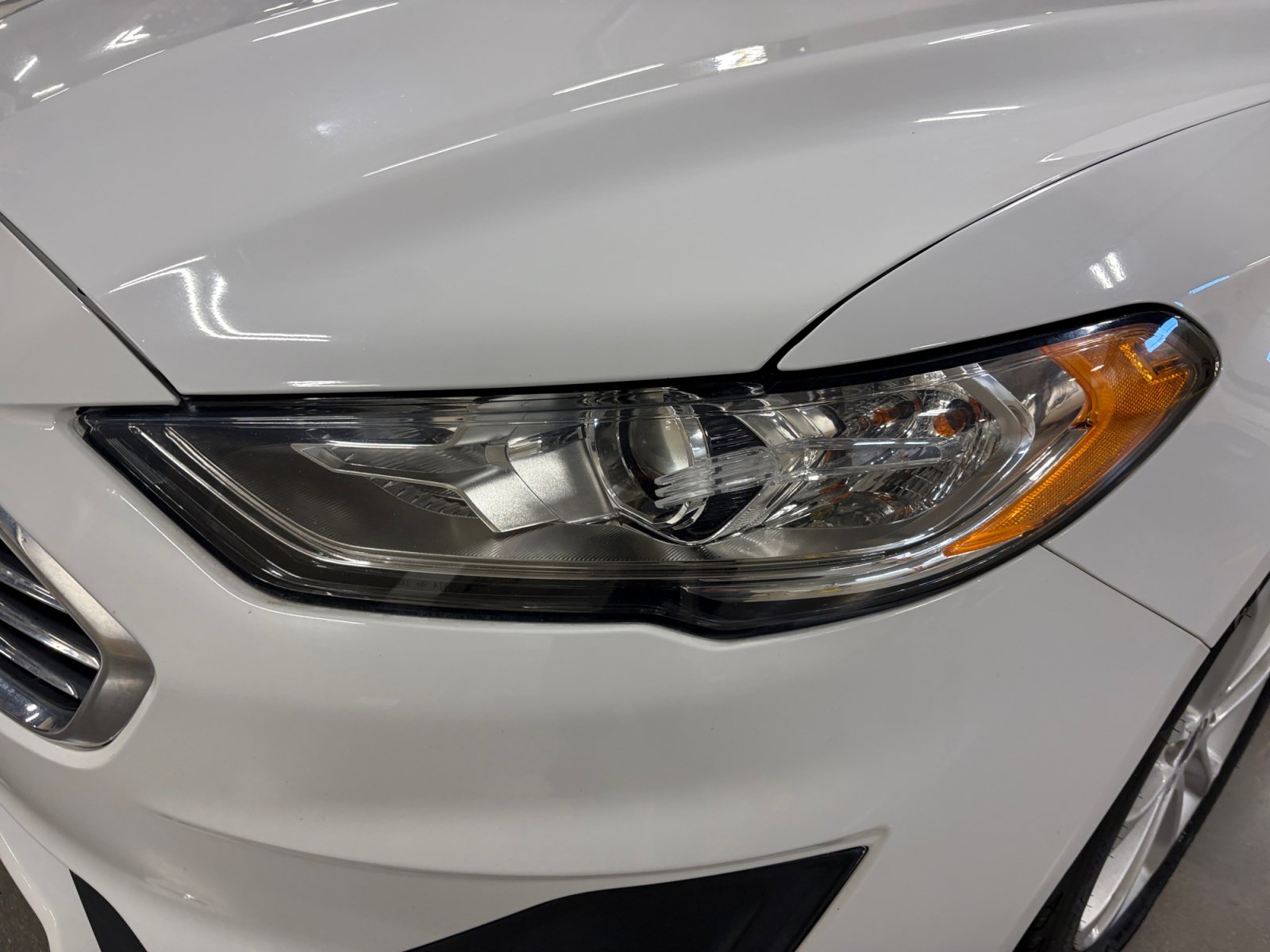 Used 2020 Ford Fusion SE FWD image 9
