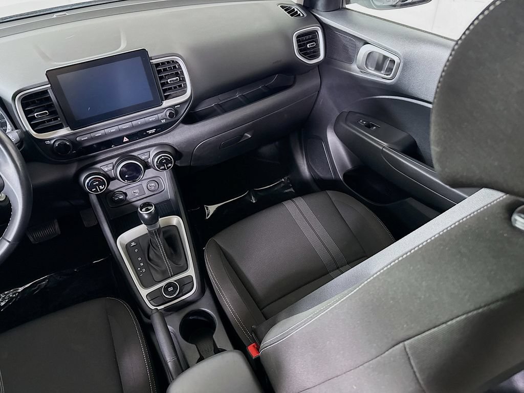 Certified 2021 Hyundai Venue SEL FWD image 25