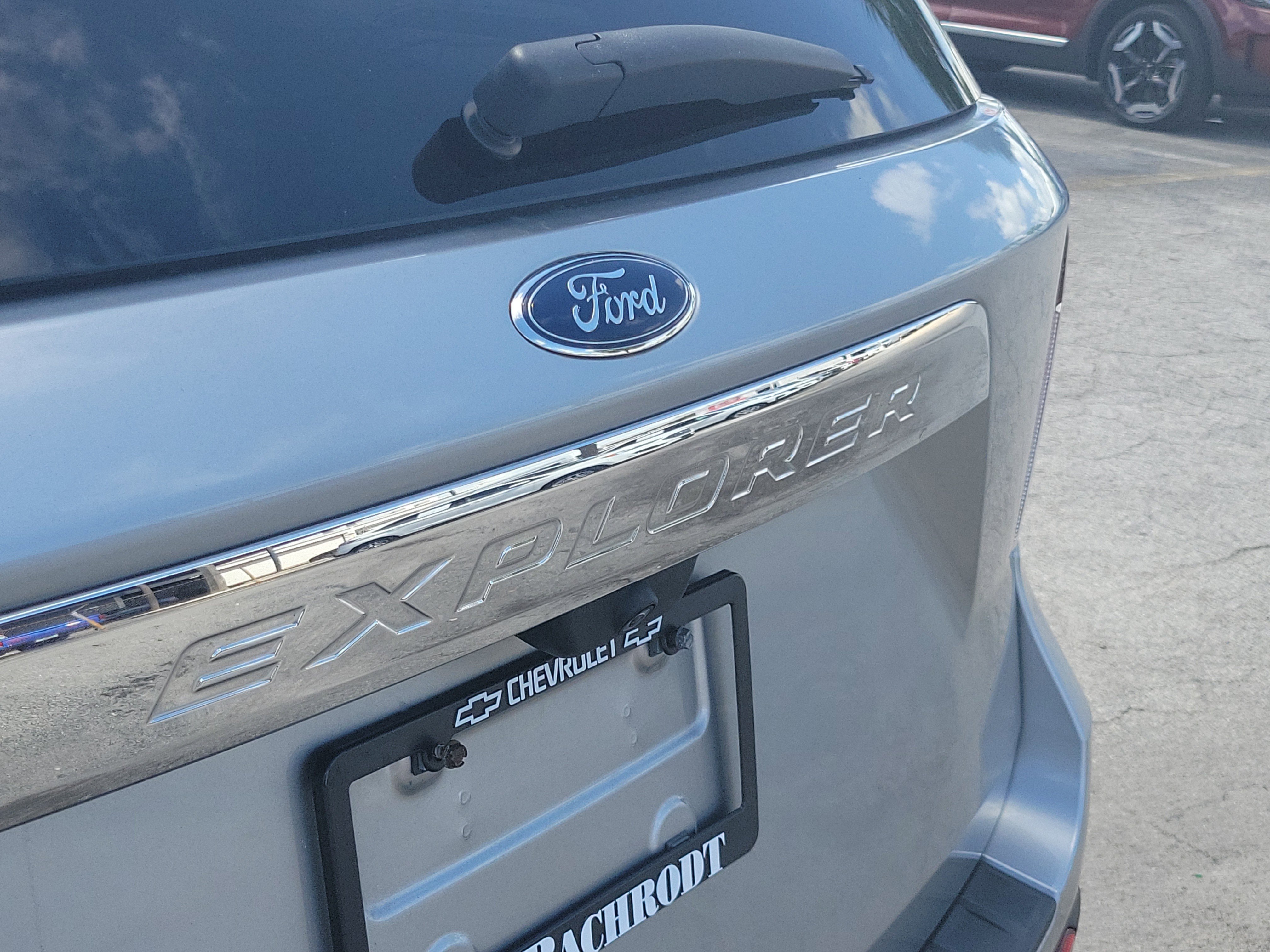 Used 2023 Ford Explorer XLT w/ Equipment Group 202A image 10