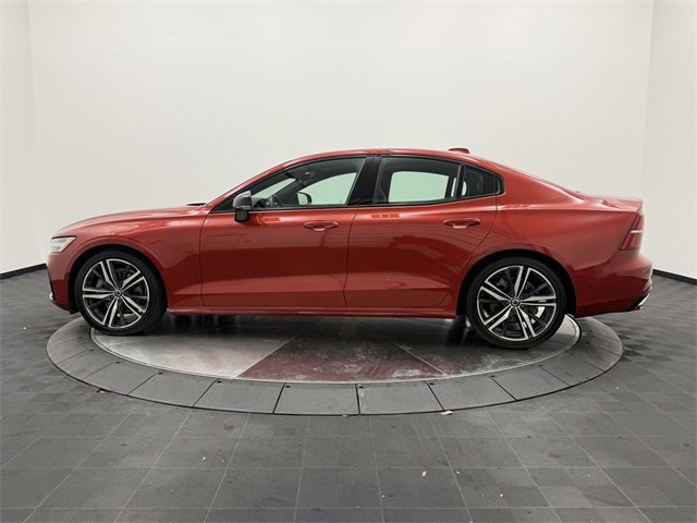 Used 2019 Volvo S60 T5 R-Design image 4