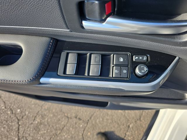 Used 2025 Toyota Sienna Limited image 28