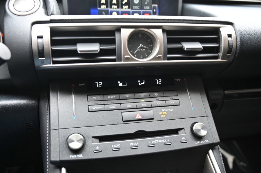 Used 2016 Lexus IS 300 4dr Sdn AWD w/ Navigation System Package image 21