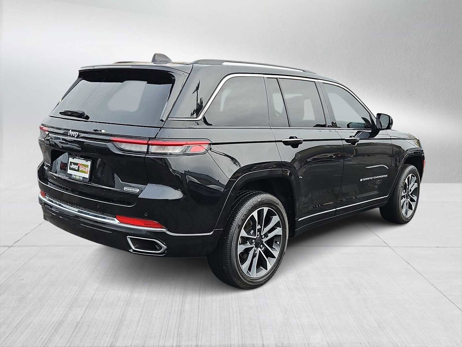 Used 2023 Jeep Grand Cherokee Overland image 8
