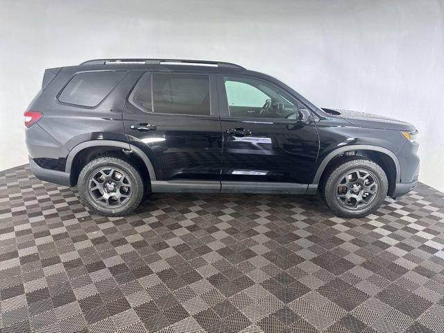 Certified 2025 Honda Pilot TrailSport image 4