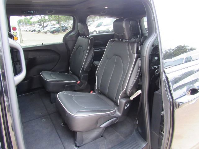 Used 2026 Chrysler Pacifica Limited w/ S Appearance Package image 19