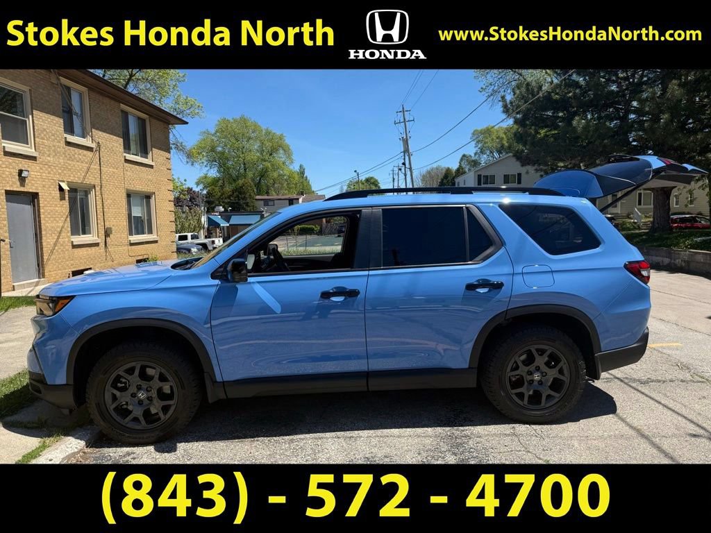 Used 2025 Honda Pilot TrailSport image 4