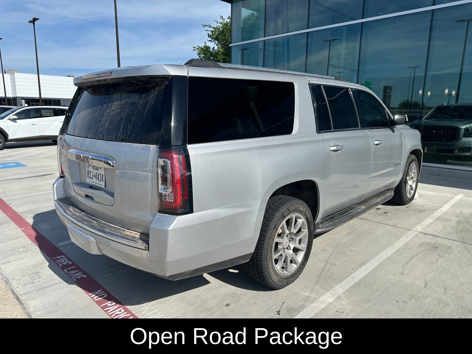 Used 2019 GMC Yukon XL Denali w/ Open Road Package AWD/4WD image 6