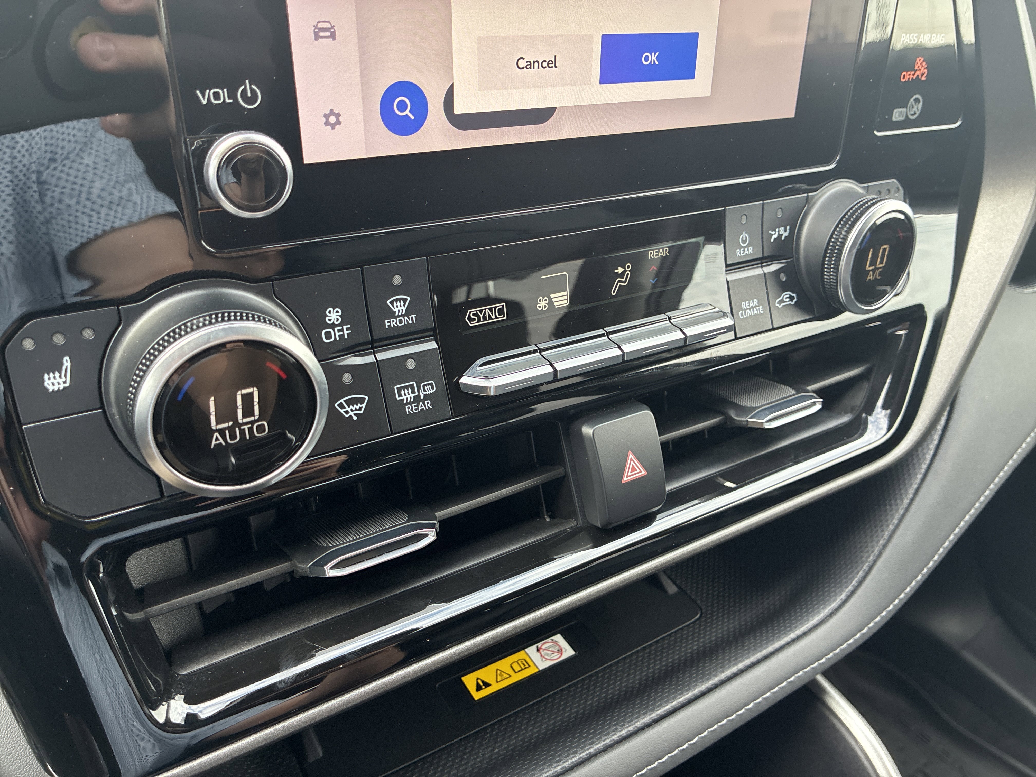 Used 2023 Toyota Highlander XLE AWD/4WD image 53