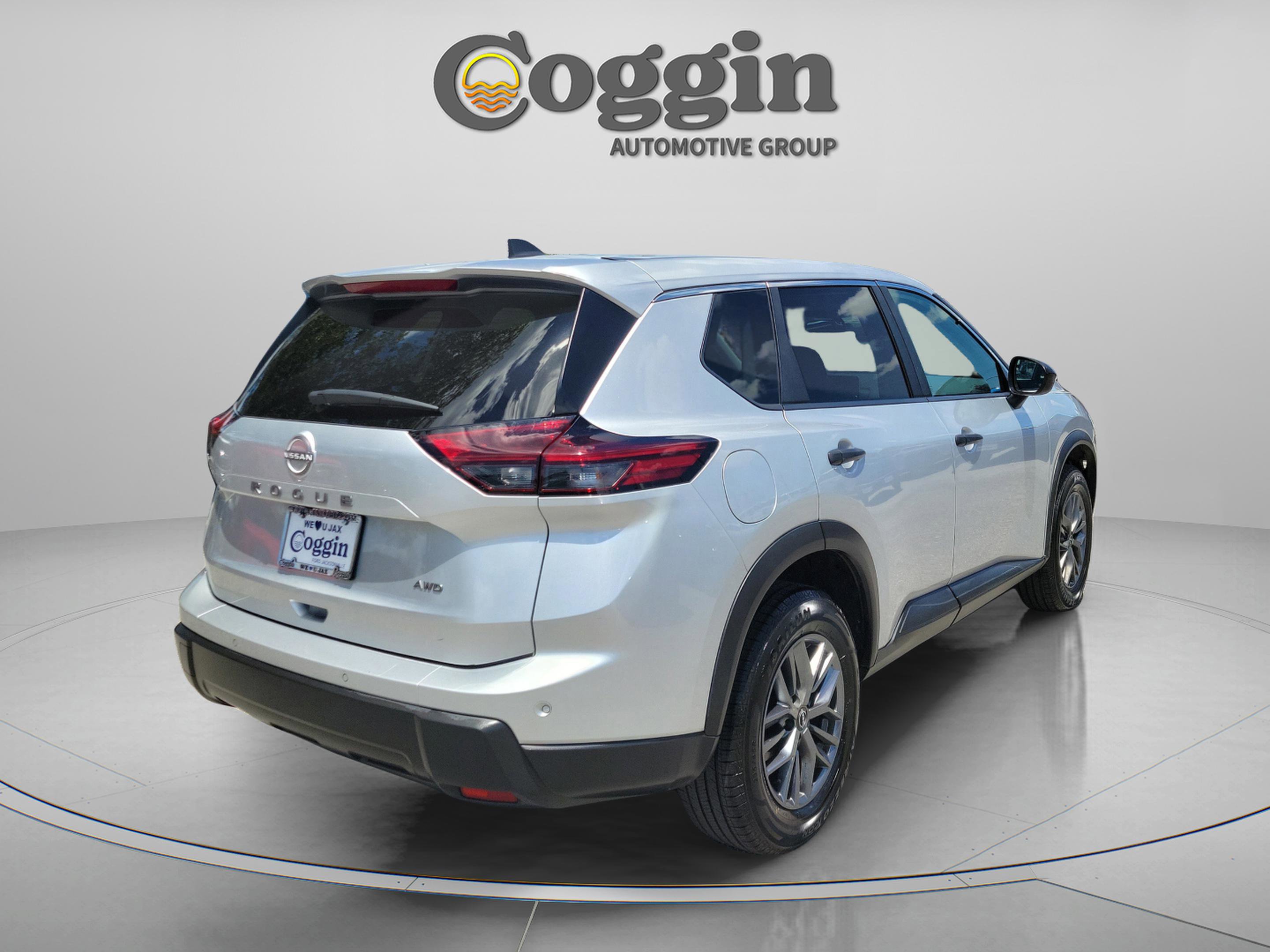Used 2024 Nissan Rogue S AWD/4WD image 3