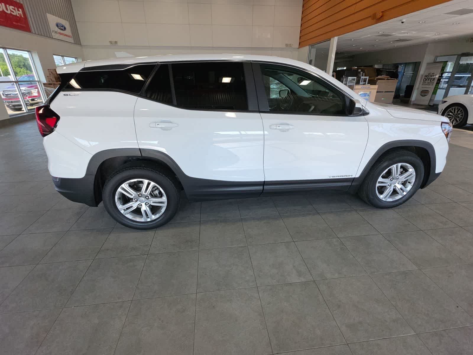 Used 2022 GMC Terrain SLE FWD image 8