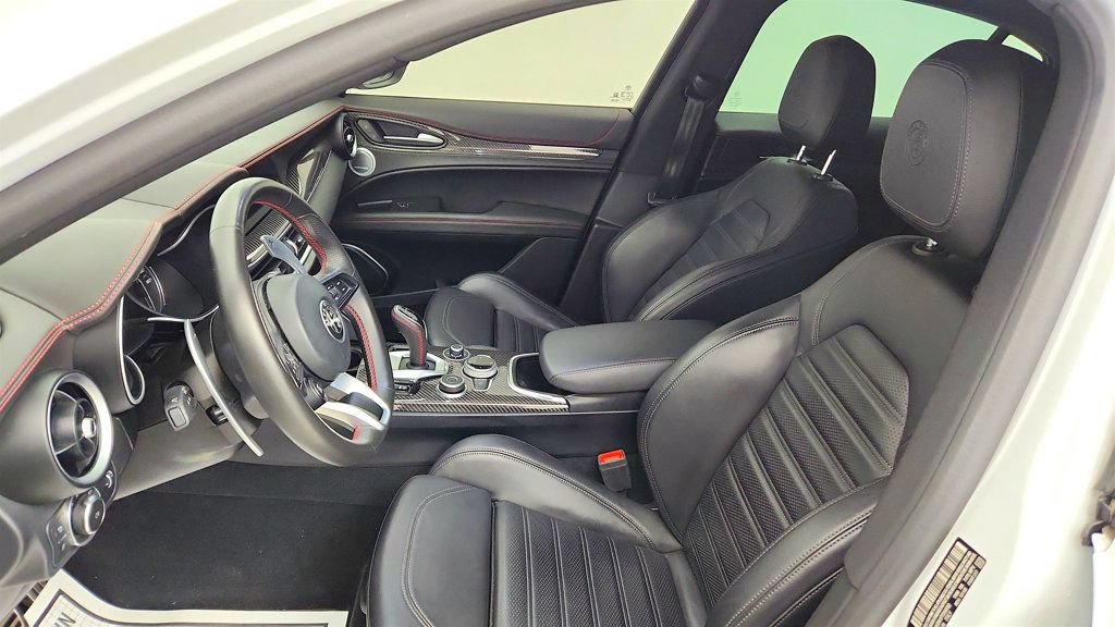 Used 2023 Alfa Romeo Stelvio Estrema AWD/4WD image 21