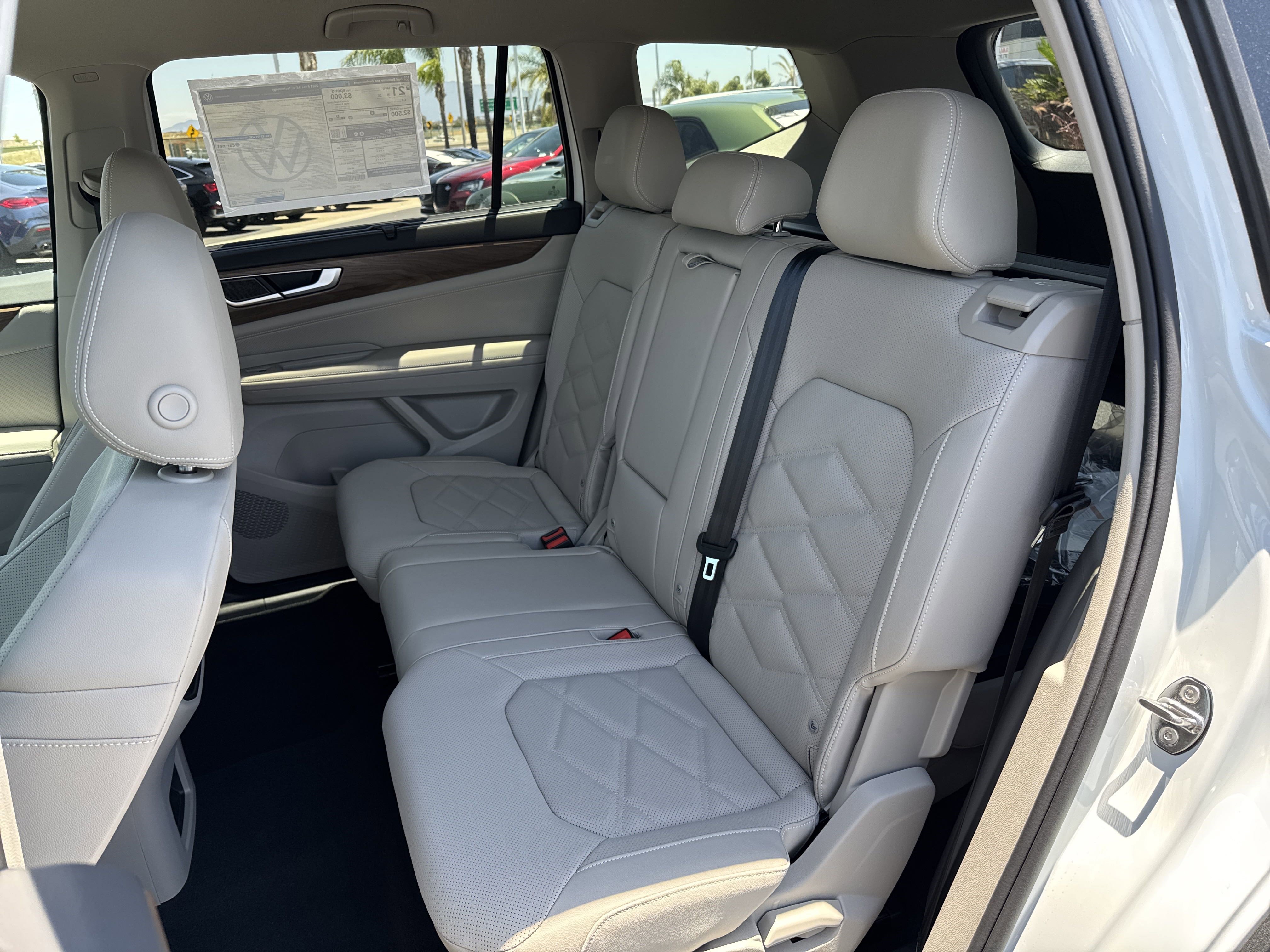 Used 2025 Volkswagen Atlas SE image 28