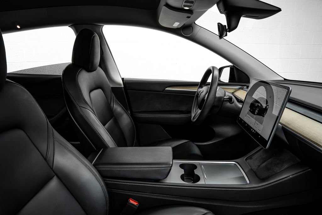 Used 2023 Tesla Model Y Long Range image 31