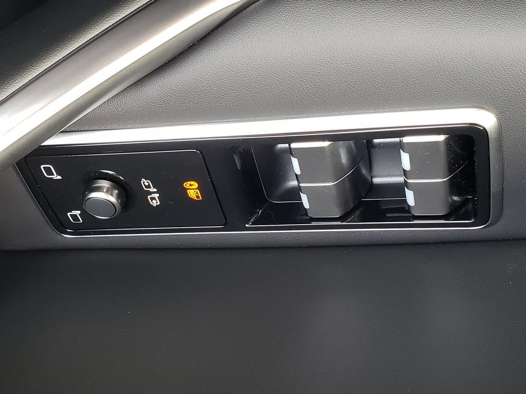 New 2026 Jaguar F-PACE R-Dynamic S image 6