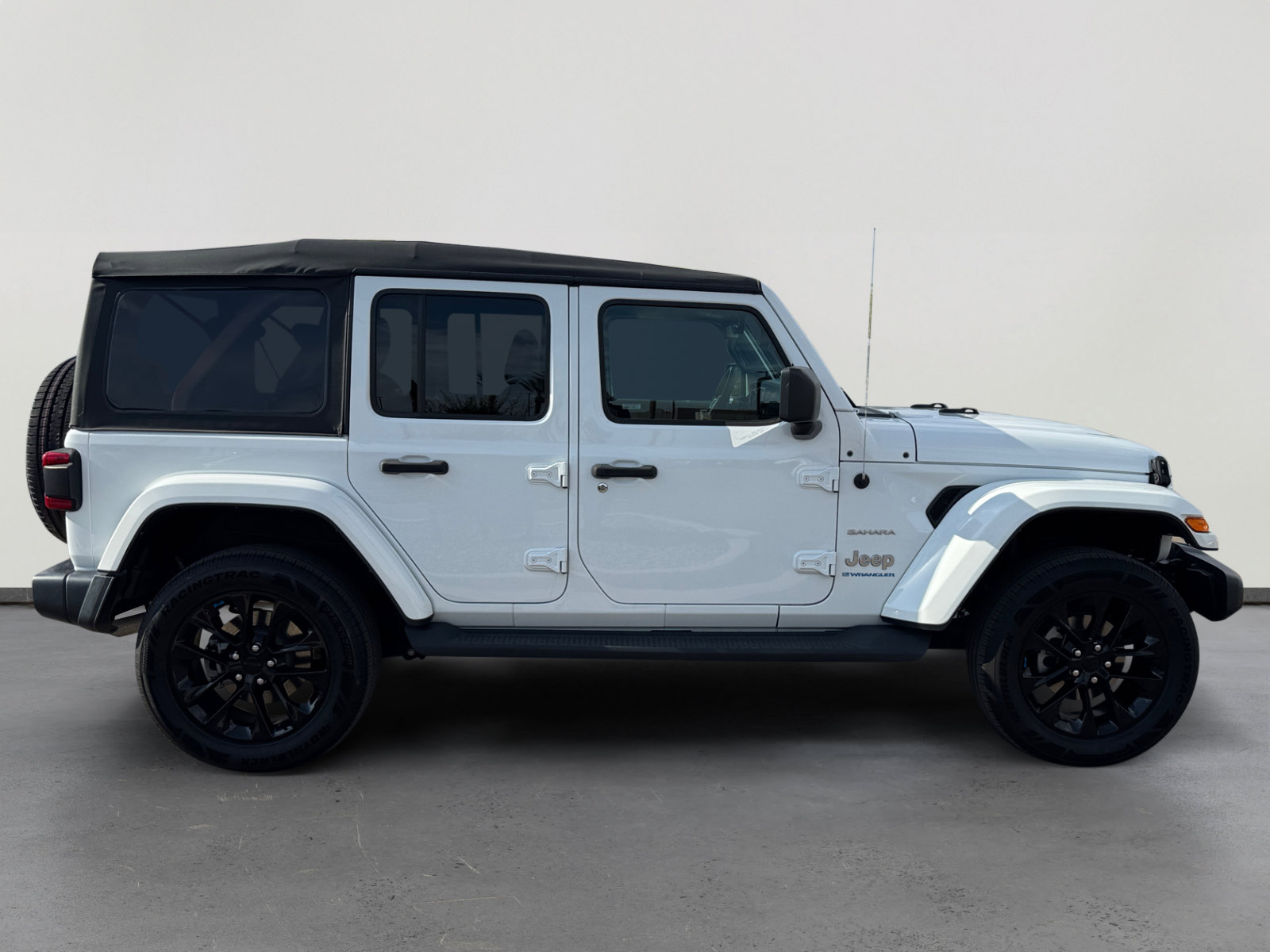 Used 2023 Jeep Wrangler Unlimited Sahara AWD/4WD image 6