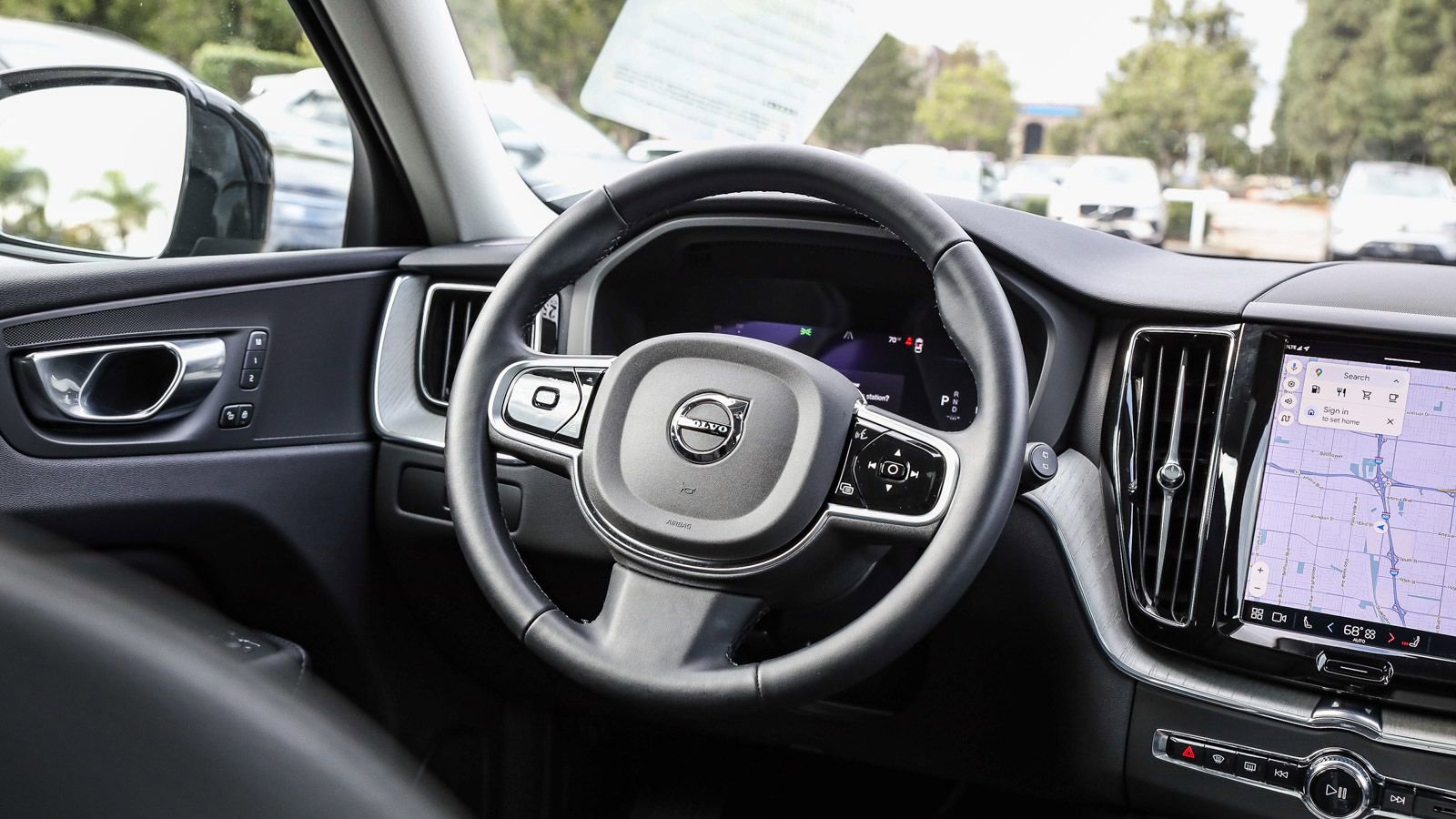 Used 2025 Volvo XC60 B5 Plus image 15