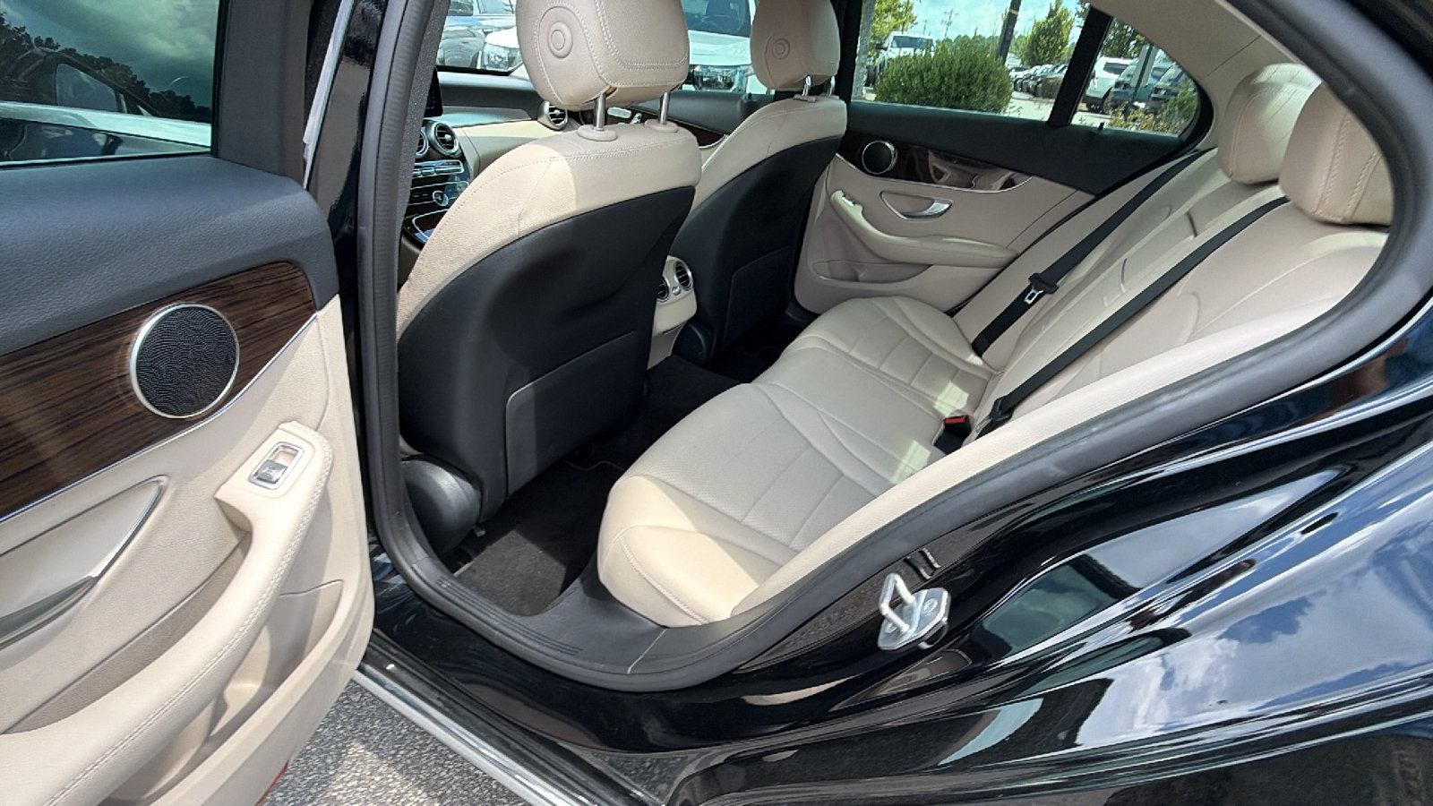 Used 2019 Mercedes-Benz C 300 Sedan image 23
