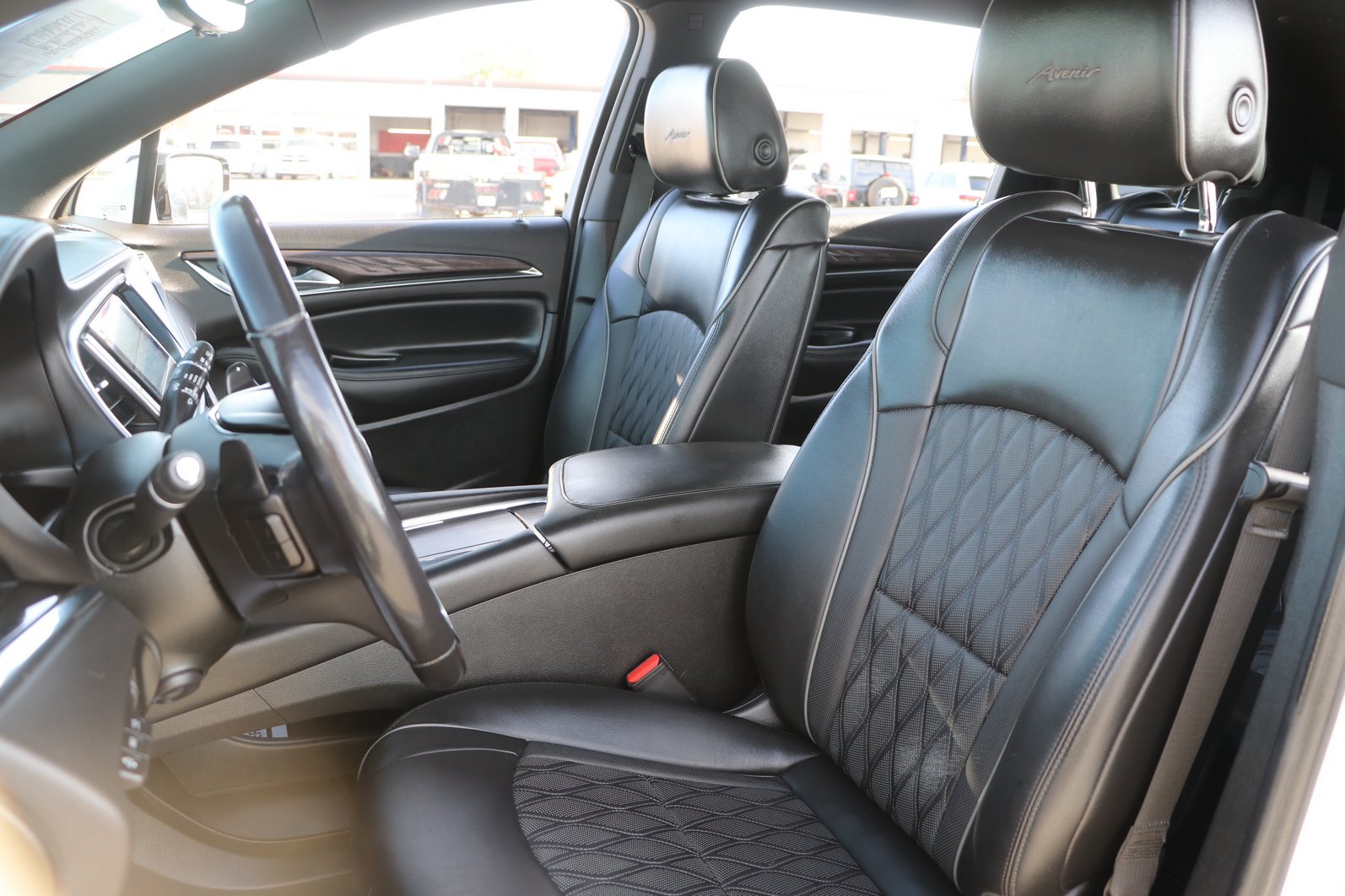 Used 2022 Buick Enclave Avenir w/ Avenir Technology Package AWD/4WD image 14