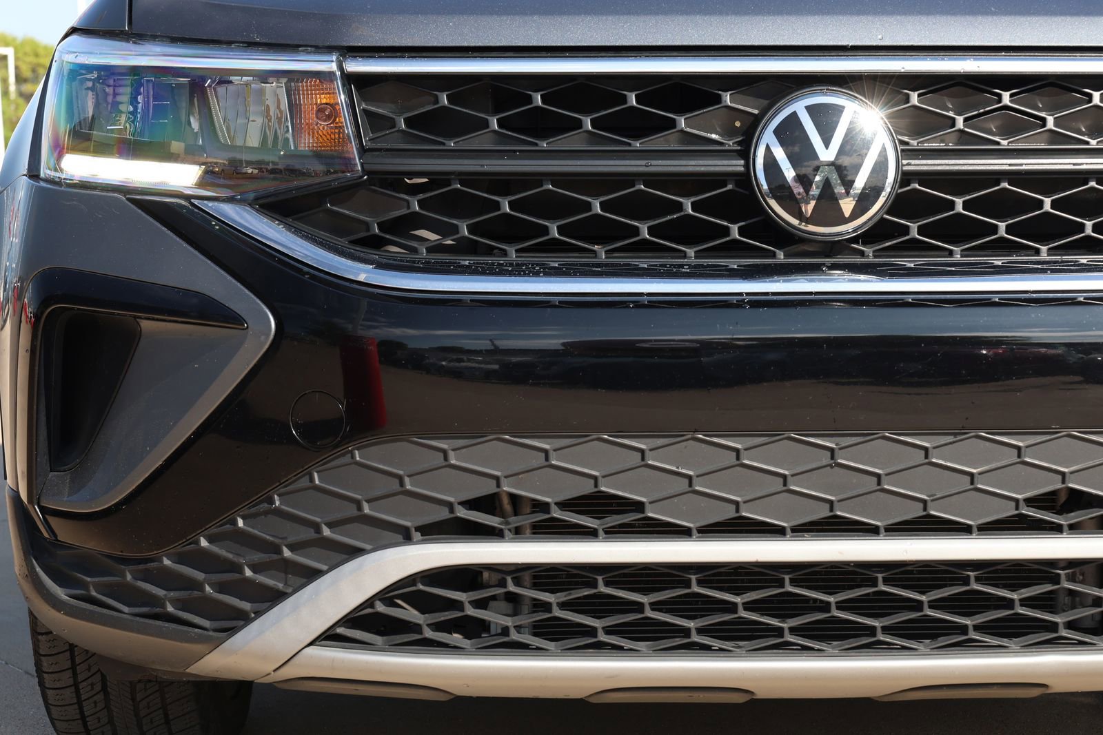 Used 2024 Volkswagen Taos SE image 11