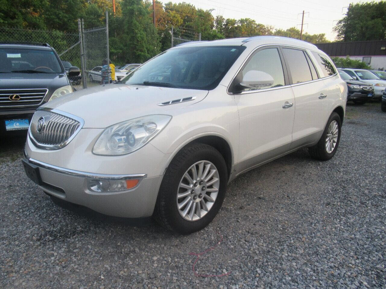 Used 2011 Buick Enclave CXL image 3