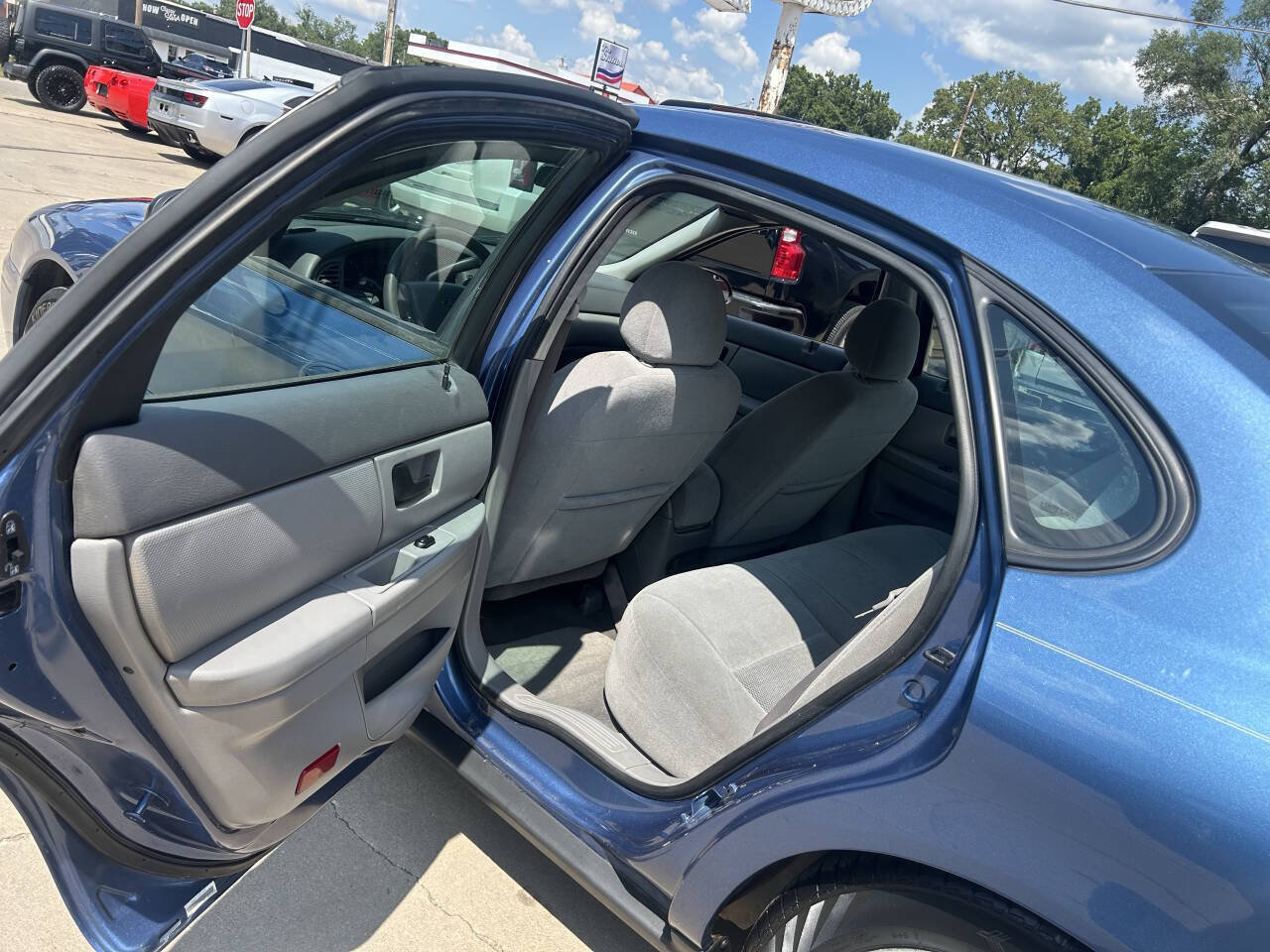 Used 2004 Ford Taurus SE FWD image 27