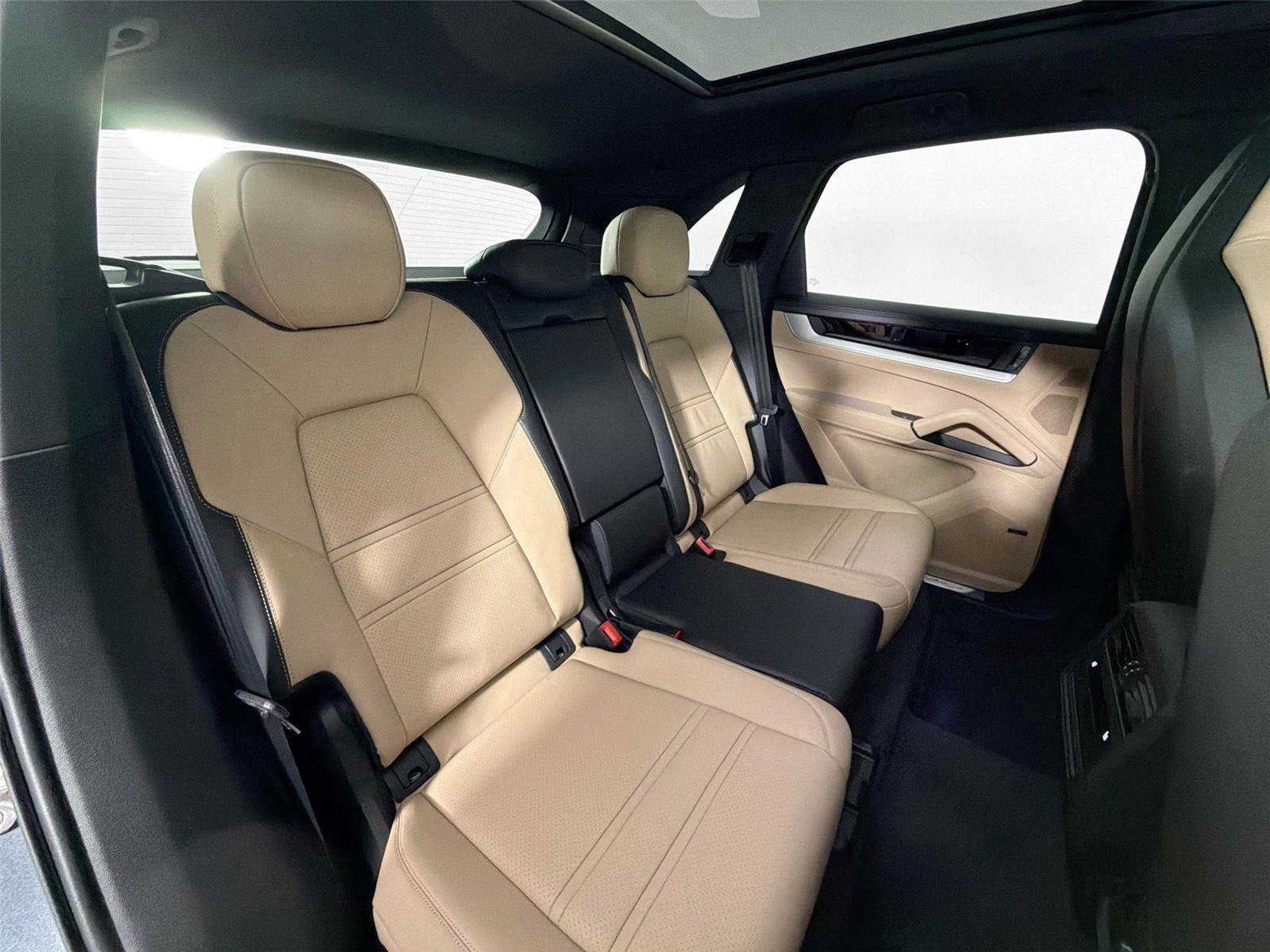Certified 2026 Porsche Cayenne AWD/4WD image 26