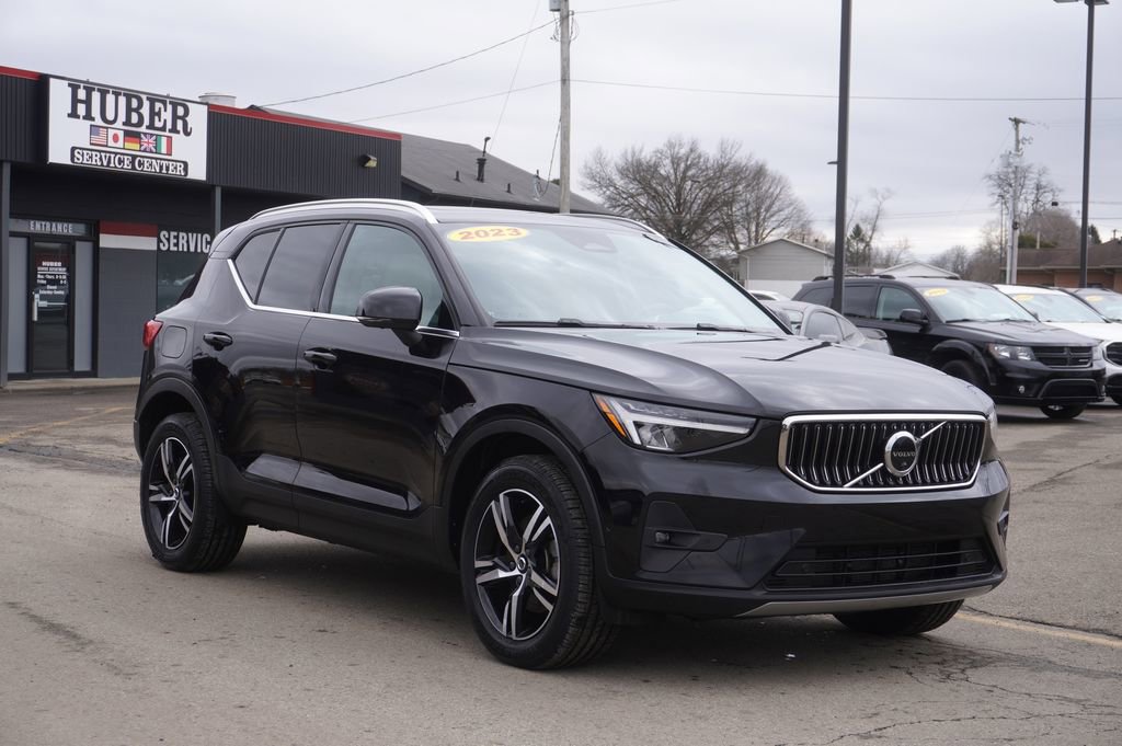 Used 2023 Volvo XC40 B5 Plus image 9