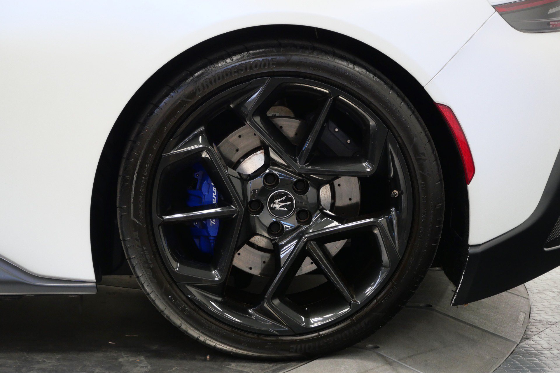 Used 2023 Maserati MC20 Coupe RWD image 11
