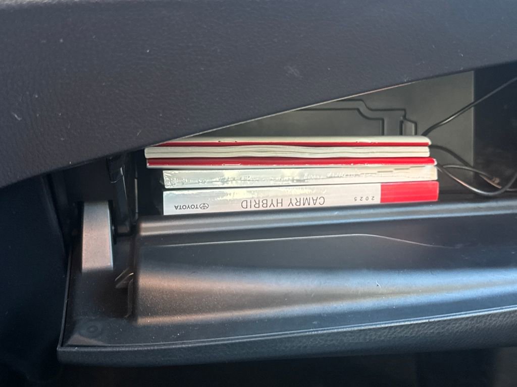 Used 2025 Toyota Camry SE image 28