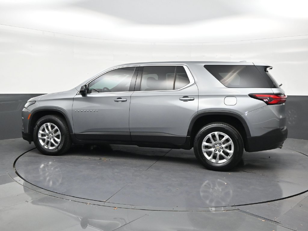 Used 2023 Chevrolet Traverse LS FWD image 2