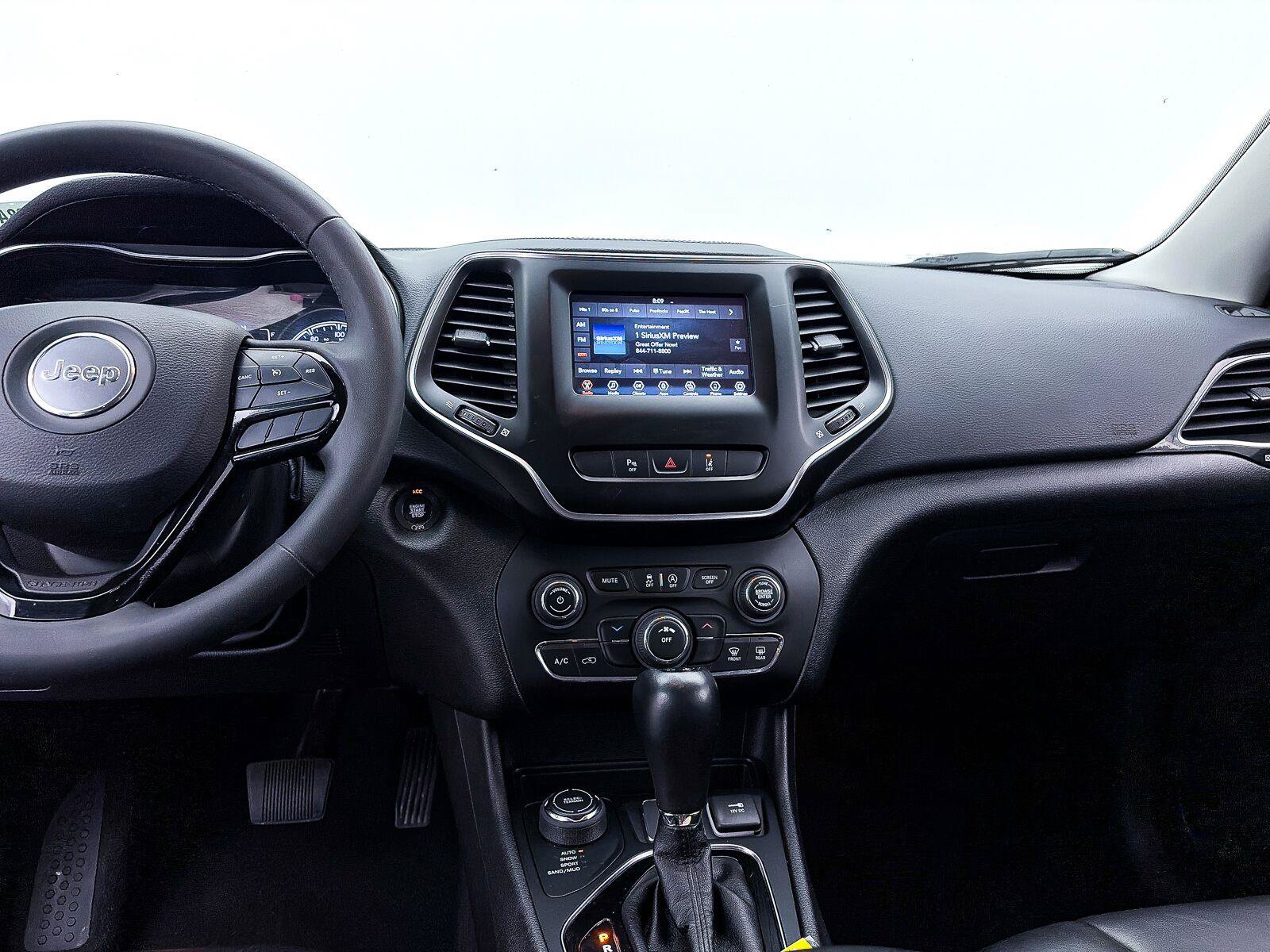 Used 2021 Jeep Cherokee Latitude Plus AWD/4WD image 7