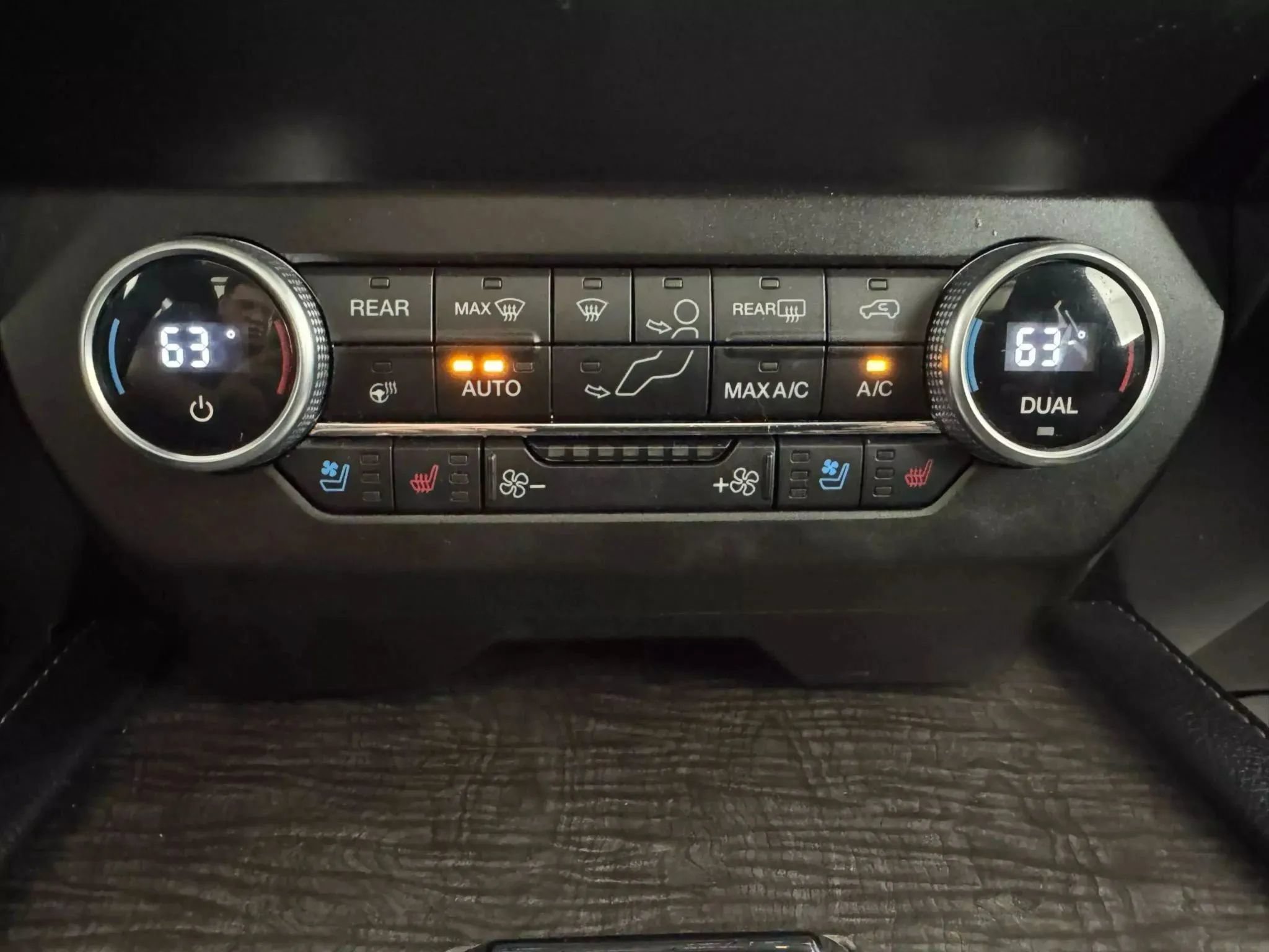 Used 2020 Ford Expedition Limited w/ Equipment Group 302A AWD/4WD image 23