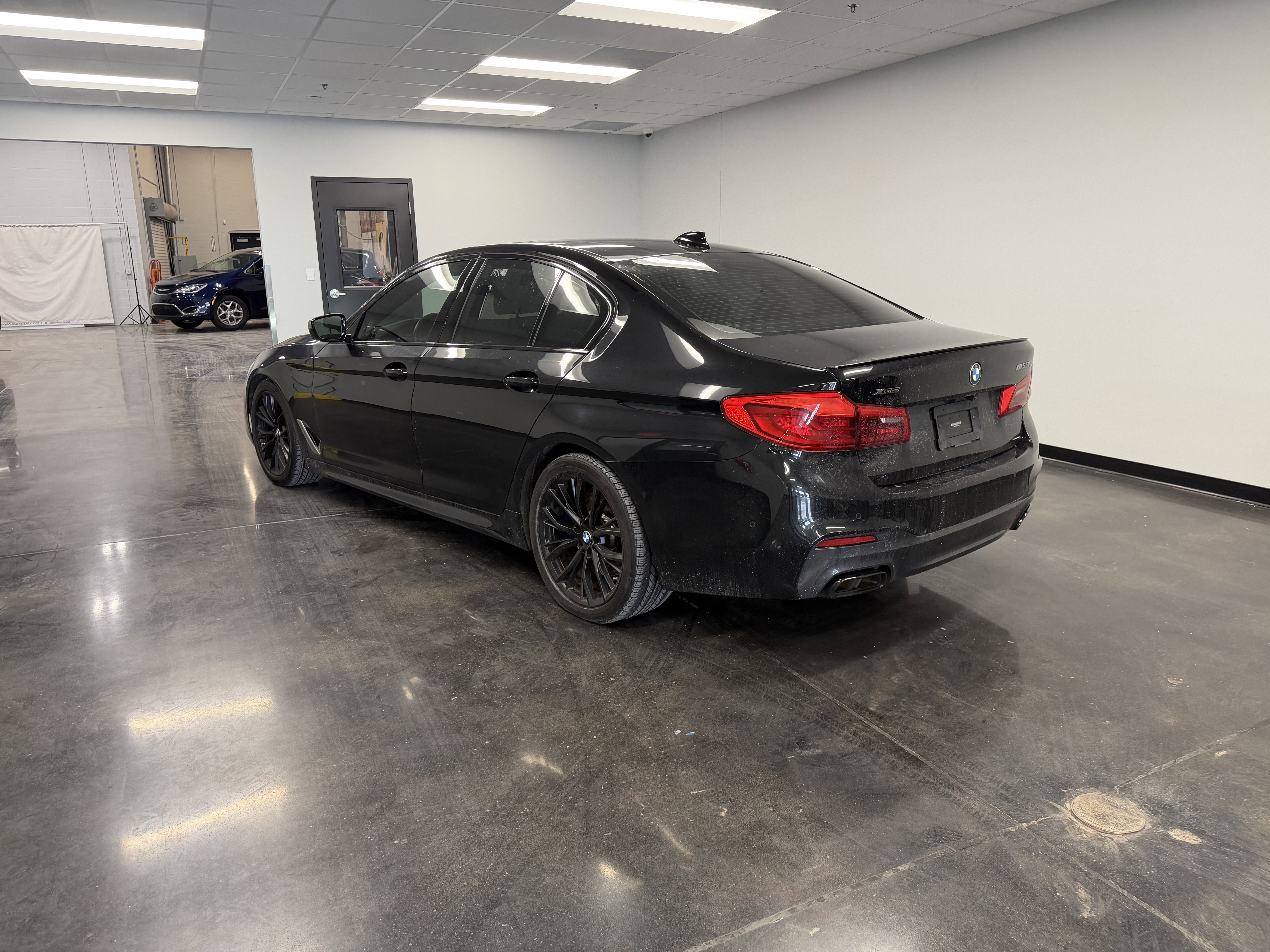 Used 2020 BMW M550i xDrive image 3