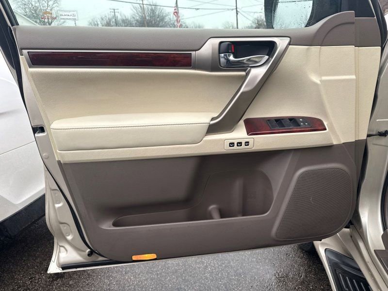 Used 2010 Lexus GX 460 image 9