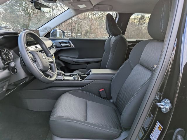 New 2026 Mitsubishi Outlander ES image 14