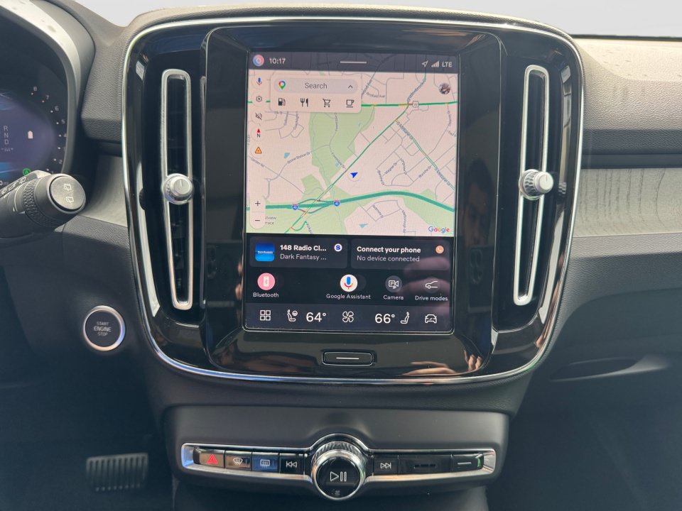 Used 2025 Volvo XC40 B5 Plus AWD/4WD image 17