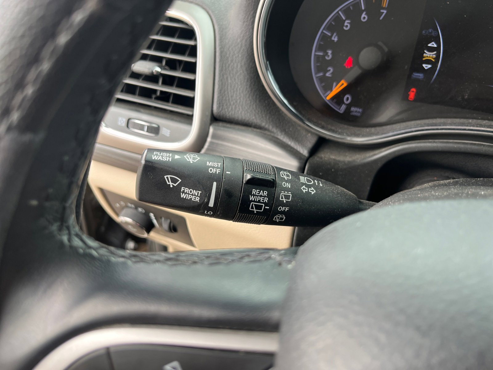 Certified 2022 Jeep Grand Cherokee Laredo E image 11