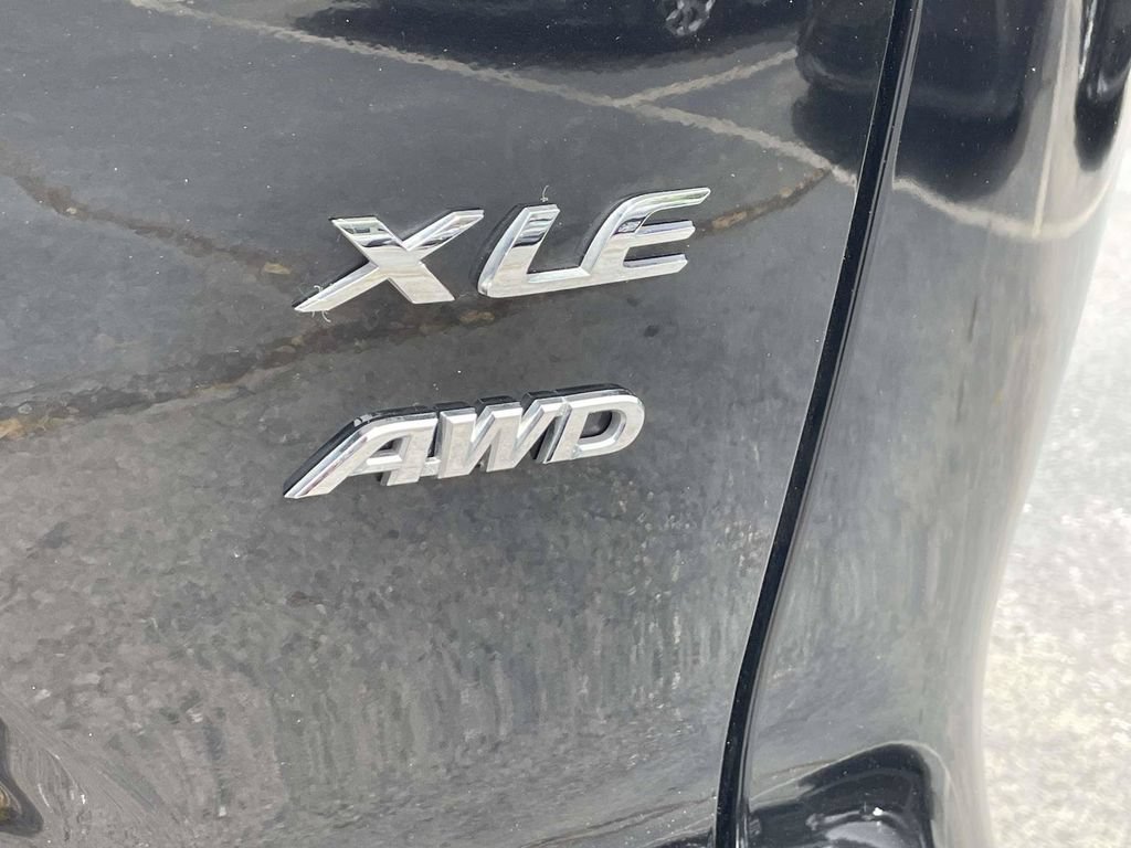Used 2024 Toyota Corolla Cross XLE w/ Convenience Package AWD/4WD image 10