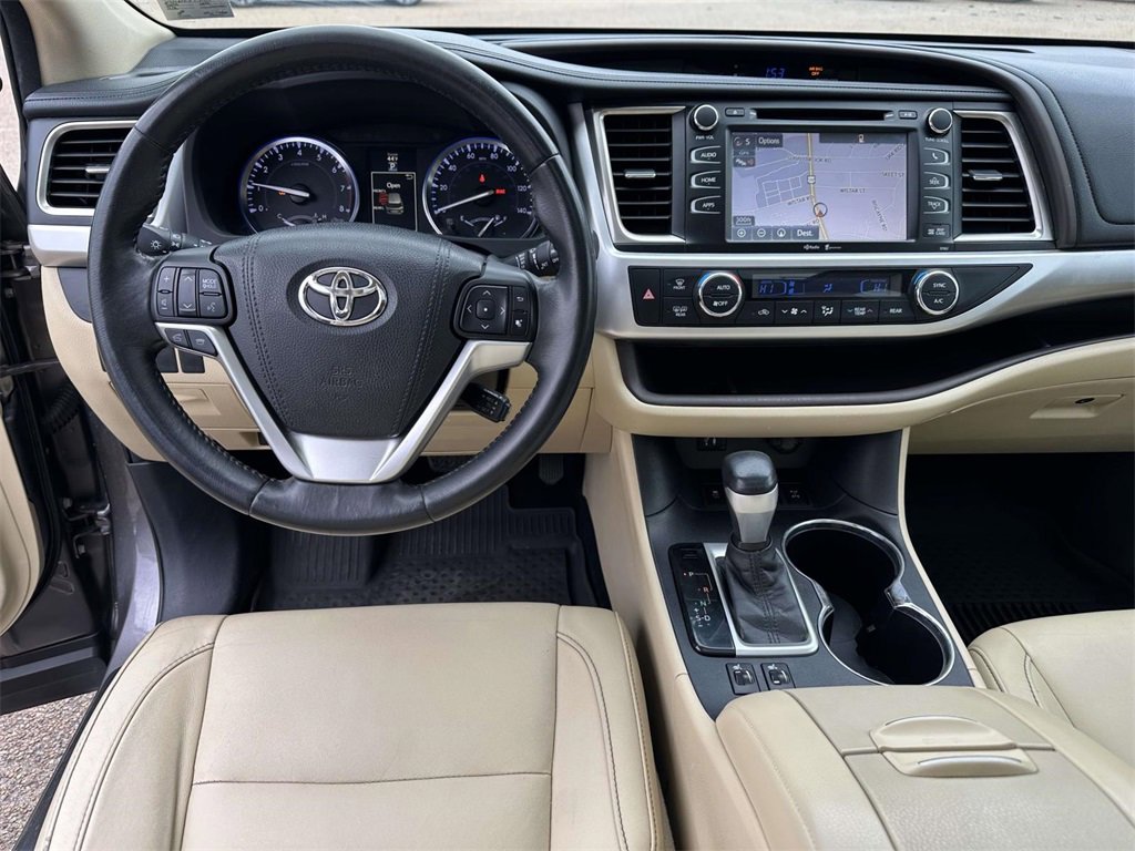 Used 2015 Toyota Highlander XLE image 2