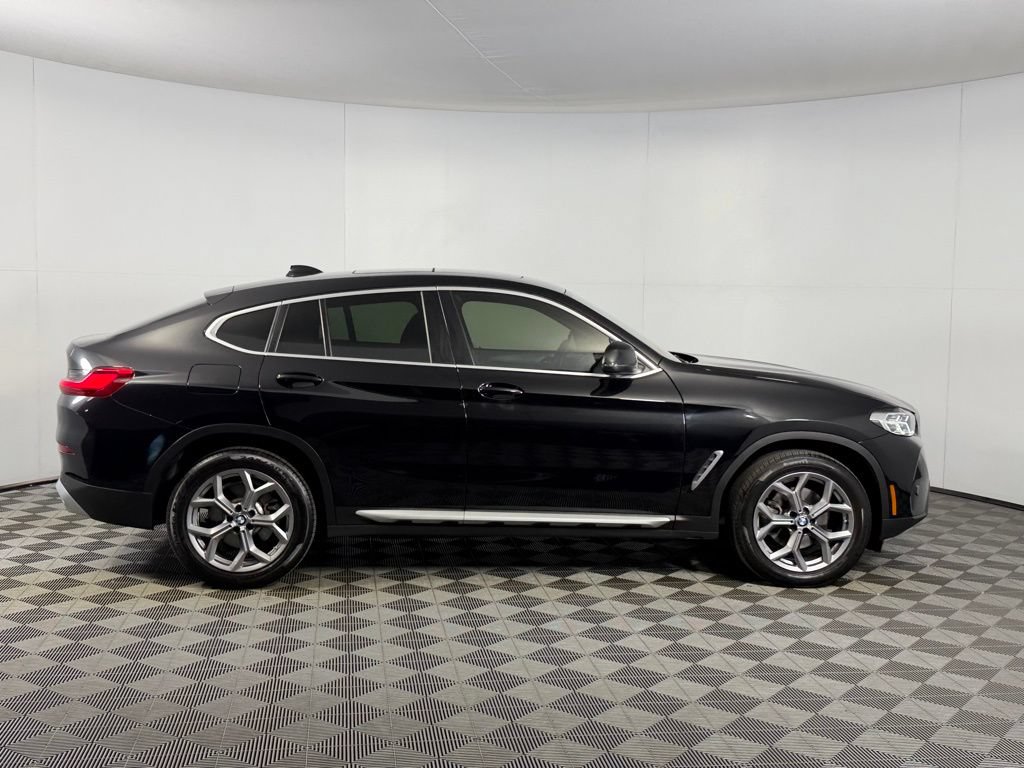 Used 2025 BMW X4 xDrive30i AWD/4WD image 3