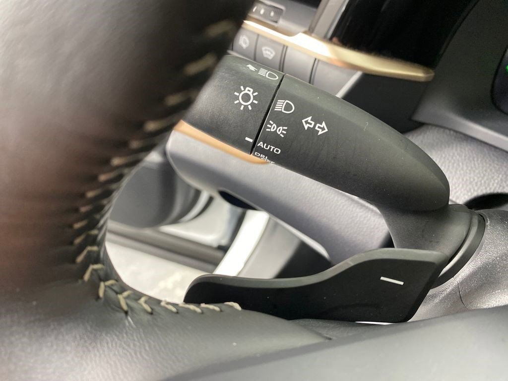 Used 2025 Toyota Crown Signia Limited w/ Advanced Technology Package image 17