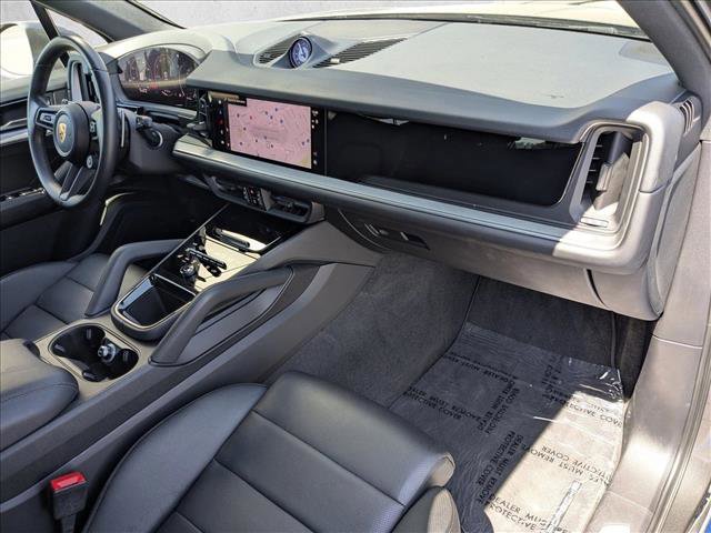 Used 2024 Porsche Cayenne image 25