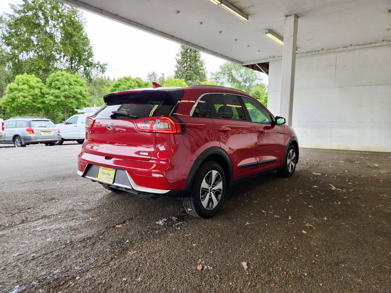Used 2017 Kia Niro EX FWD image 3