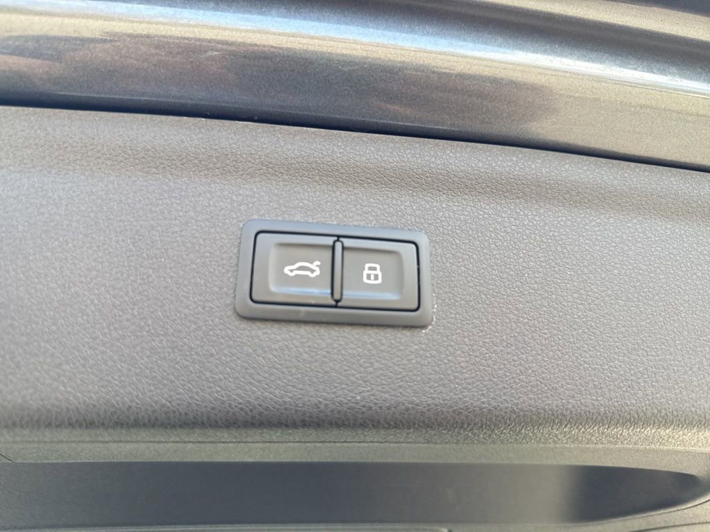 Used 2018 Audi Q3 2.0T Premium Plus w/ Premium Plus Package image 46