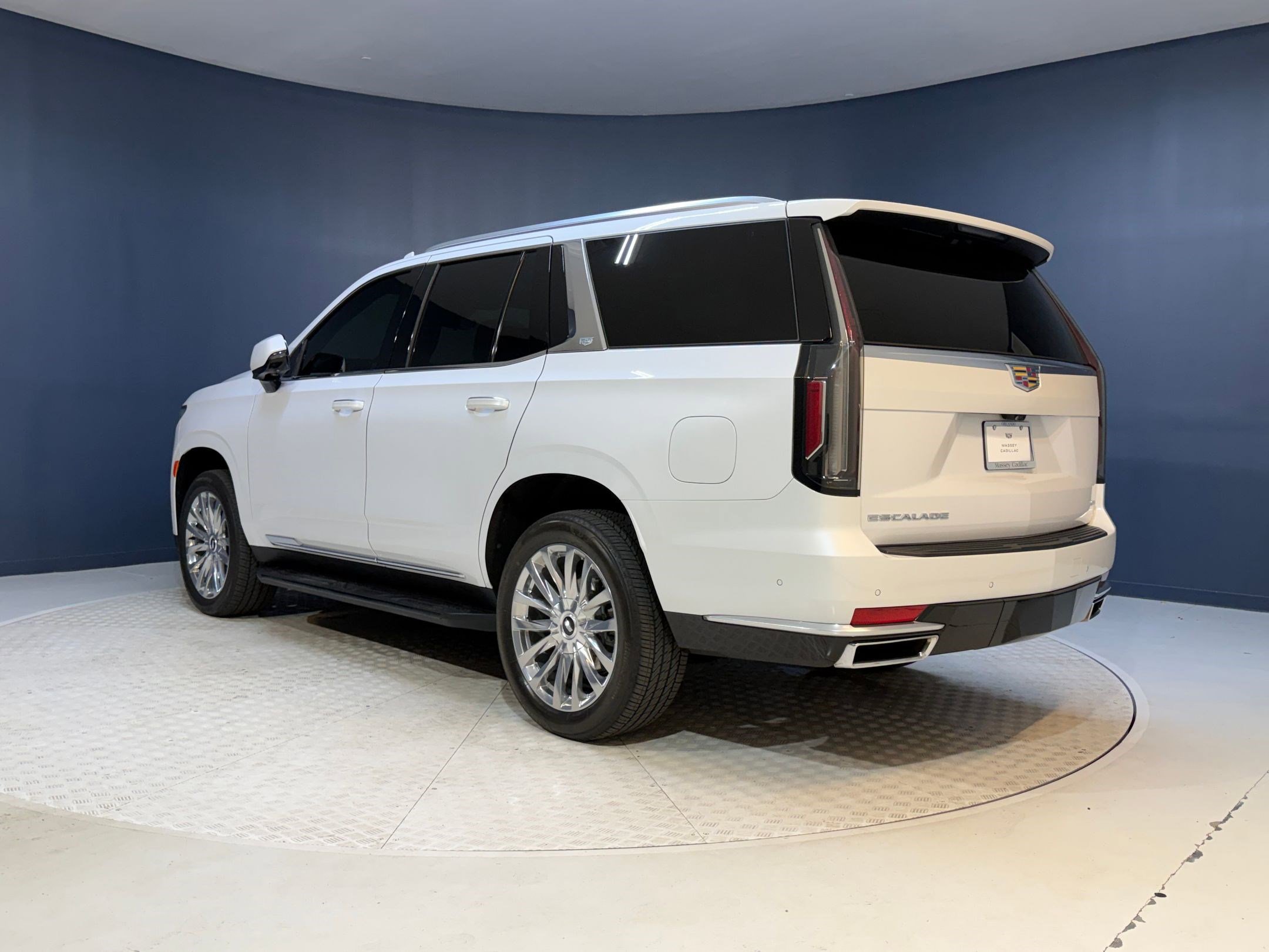 Used 2021 Cadillac Escalade Premium Luxury image 3