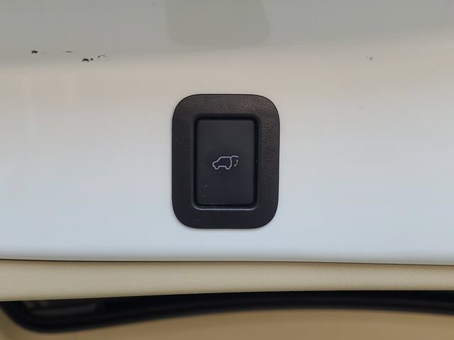 Used 2018 Toyota Highlander Limited FWD image 12