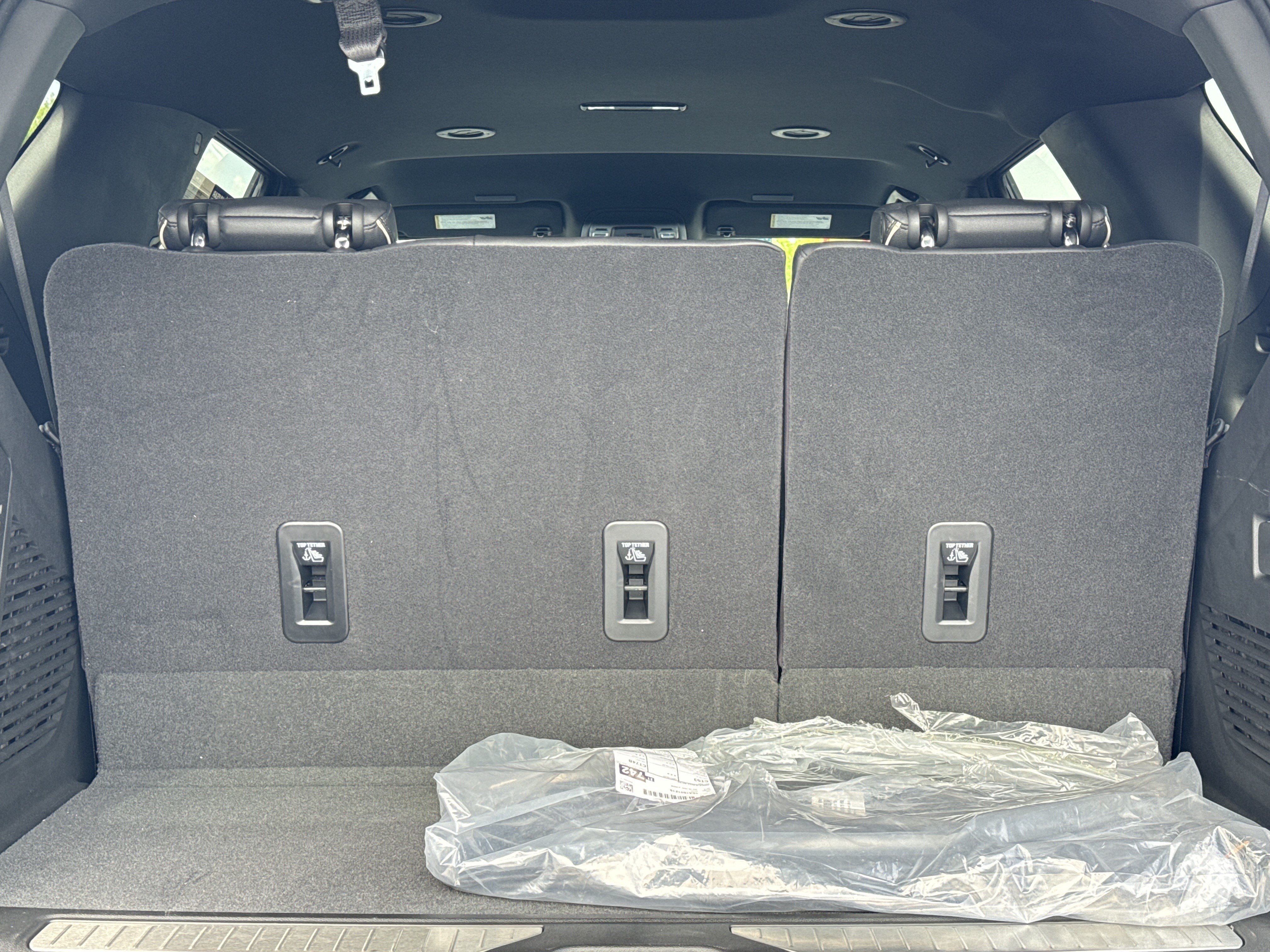 Used 2025 Chevrolet Tahoe Premier AWD/4WD image 32