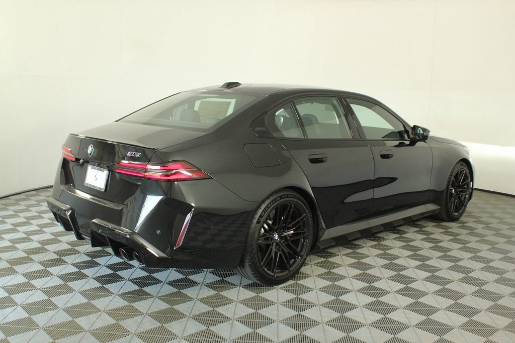 New 2025 BMW M5 w/ Executive Package image 4