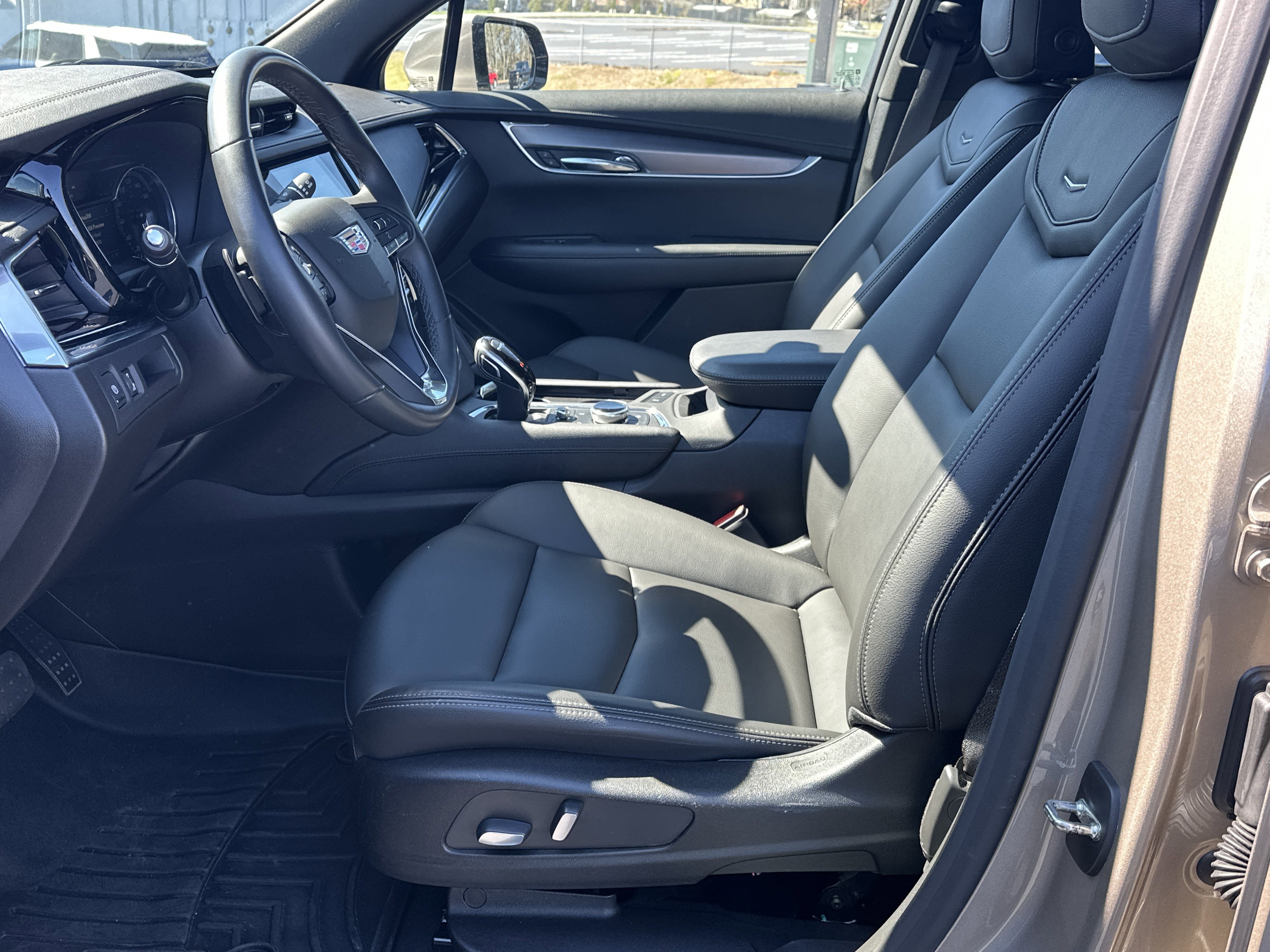 Used 2022 Cadillac XT6 Luxury FWD image 9